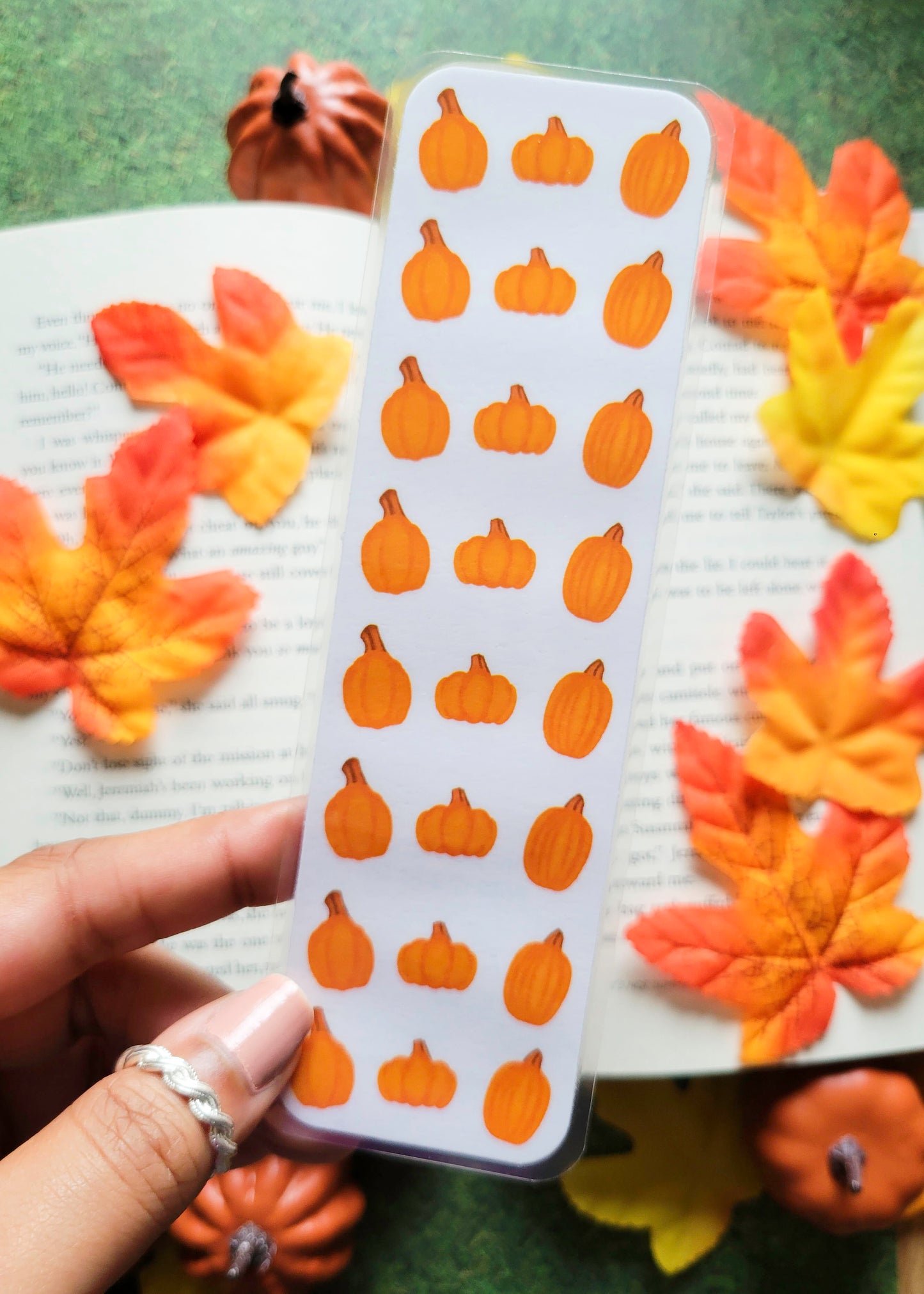 Fall Pumpkin Pattern Bookmark (Illustrated Bookmark)